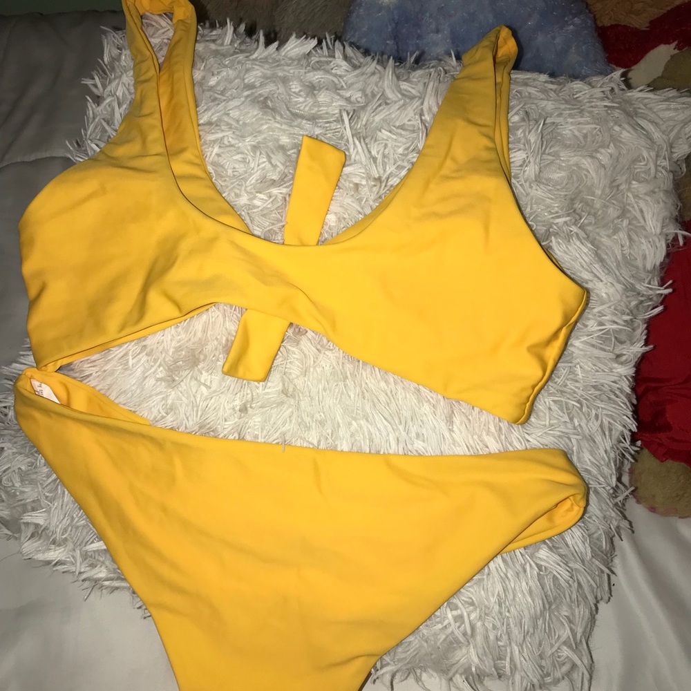 Bathing suit - Picture 3 of 4